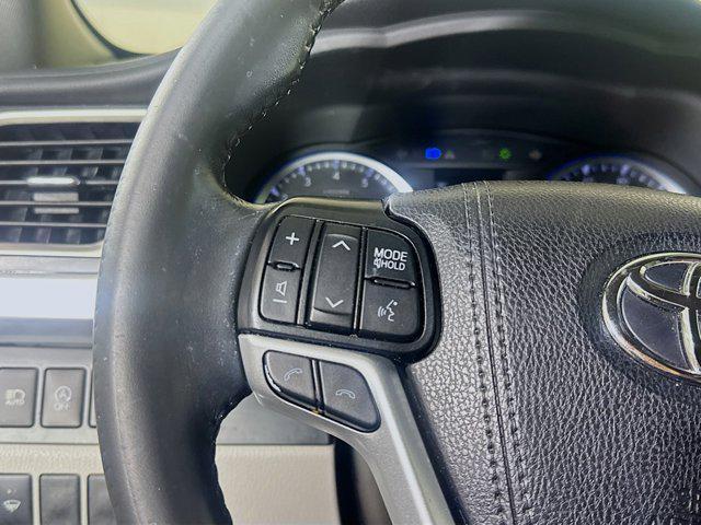 used 2019 Toyota Highlander car, priced at $26,277