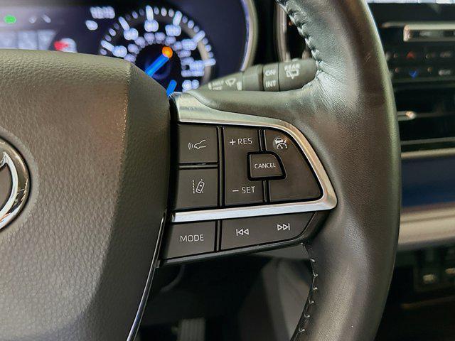 used 2021 Toyota Highlander Hybrid car, priced at $26,999