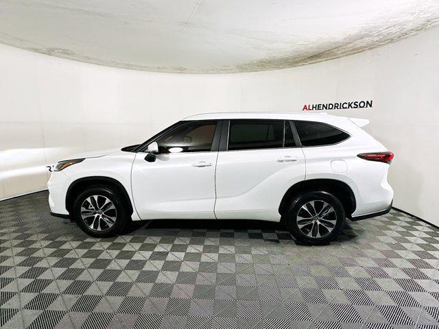 used 2023 Toyota Highlander car, priced at $34,477