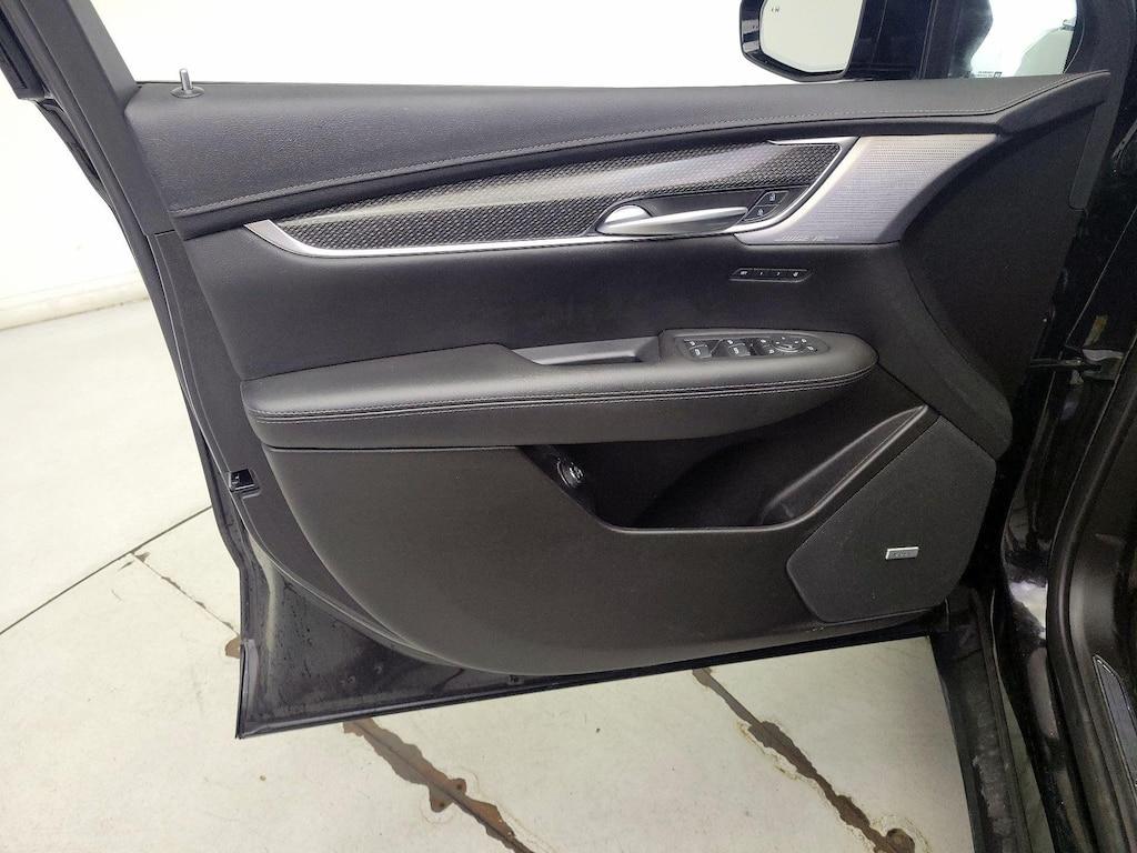 used 2023 Cadillac XT5 car, priced at $34,998