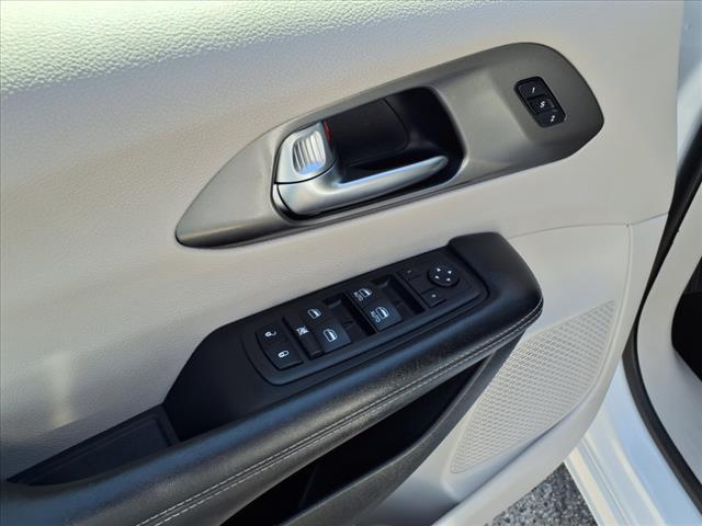 used 2023 Chrysler Pacifica car, priced at $25,726