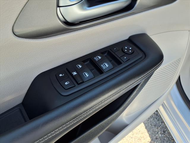 used 2023 Chrysler Pacifica car, priced at $25,726