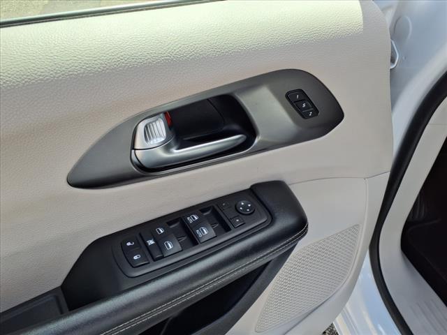 used 2023 Chrysler Pacifica car, priced at $21,963