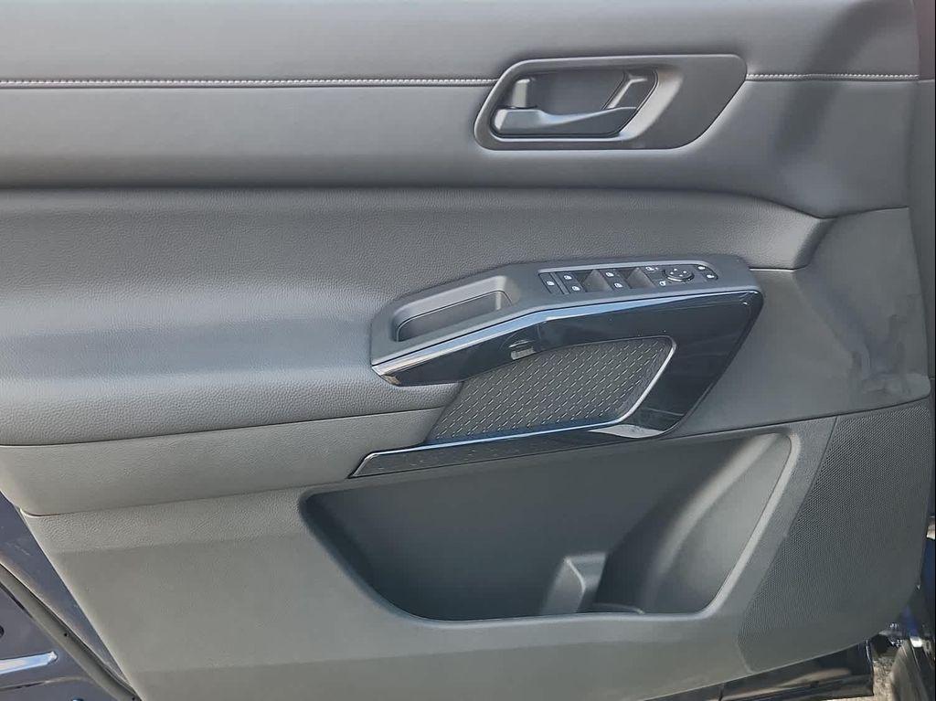 new 2025 Nissan Pathfinder car, priced at $39,883