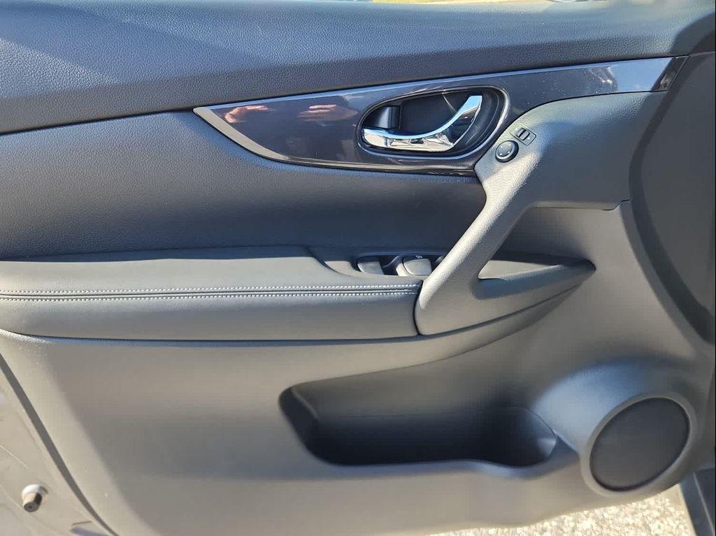 used 2019 Nissan Rogue car, priced at $17,887