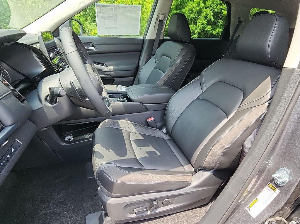 new 2025 Nissan Pathfinder car, priced at $44,738