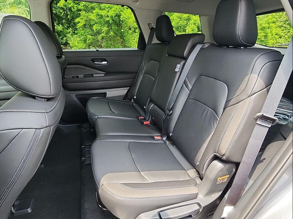 new 2025 Nissan Pathfinder car, priced at $44,738