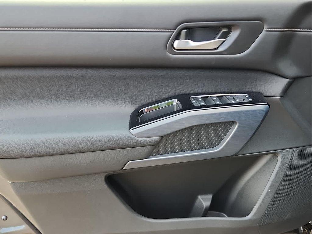 new 2025 Nissan Pathfinder car, priced at $44,738