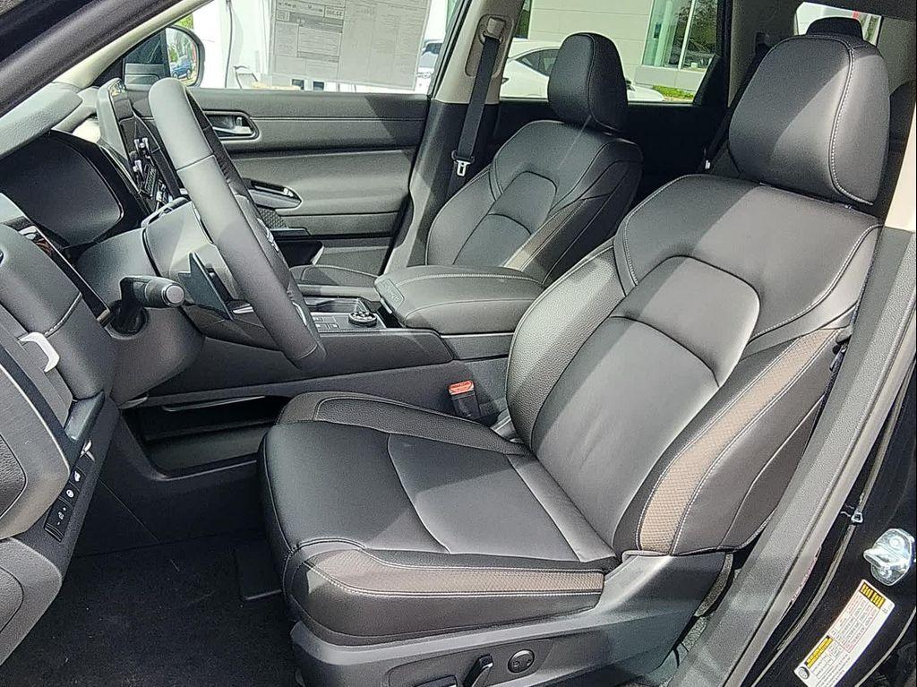 new 2025 Nissan Pathfinder car, priced at $43,738