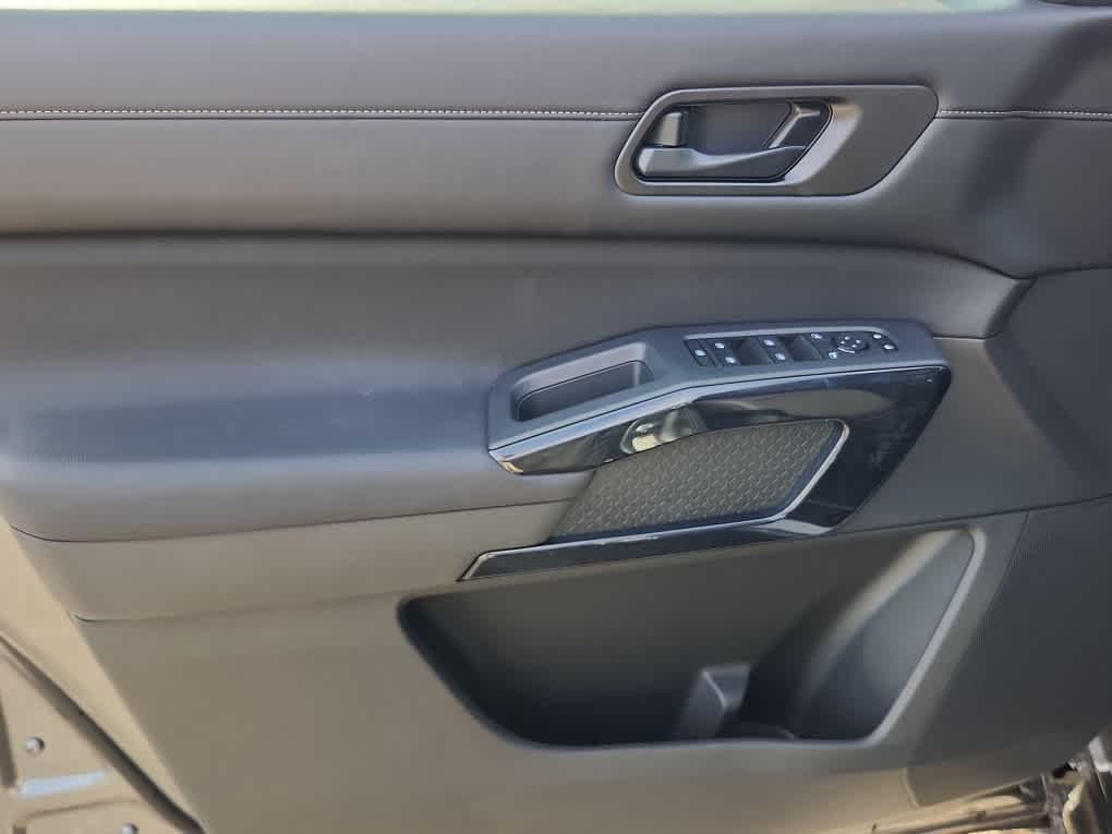 new 2025 Nissan Pathfinder car, priced at $40,928