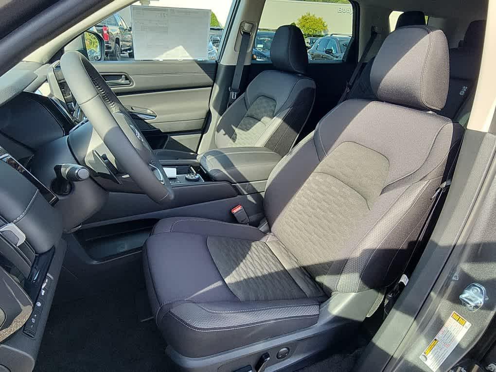 new 2025 Nissan Pathfinder car, priced at $40,928