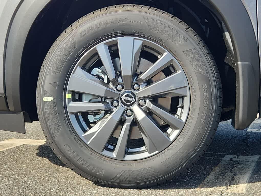 new 2025 Nissan Pathfinder car, priced at $40,928