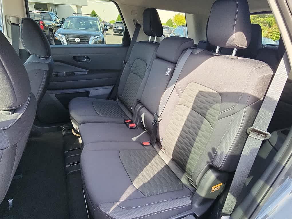 new 2025 Nissan Pathfinder car, priced at $40,928