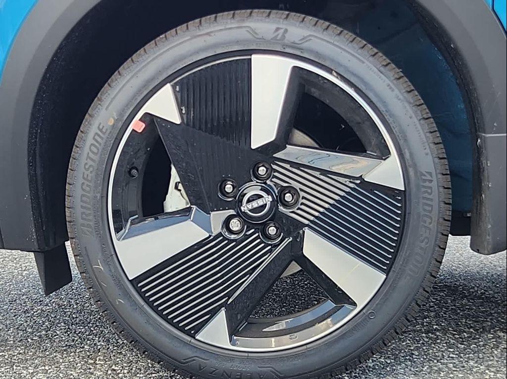 new 2025 Nissan Kicks car, priced at $29,938