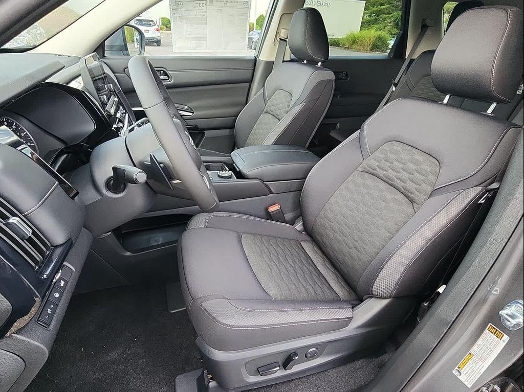 new 2025 Nissan Pathfinder car, priced at $40,778