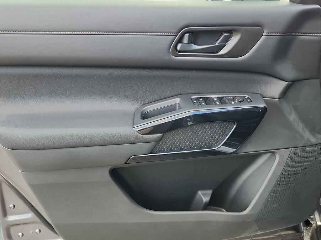 new 2025 Nissan Pathfinder car, priced at $40,778