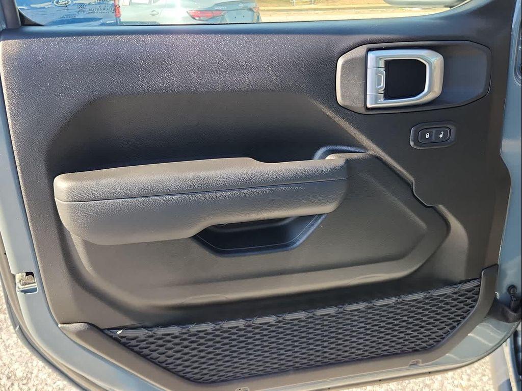 used 2025 Jeep Gladiator car, priced at $34,987