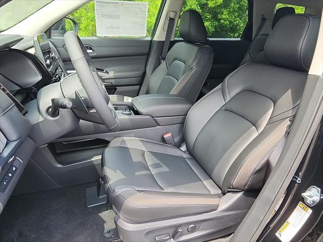 new 2025 Nissan Pathfinder car, priced at $47,735