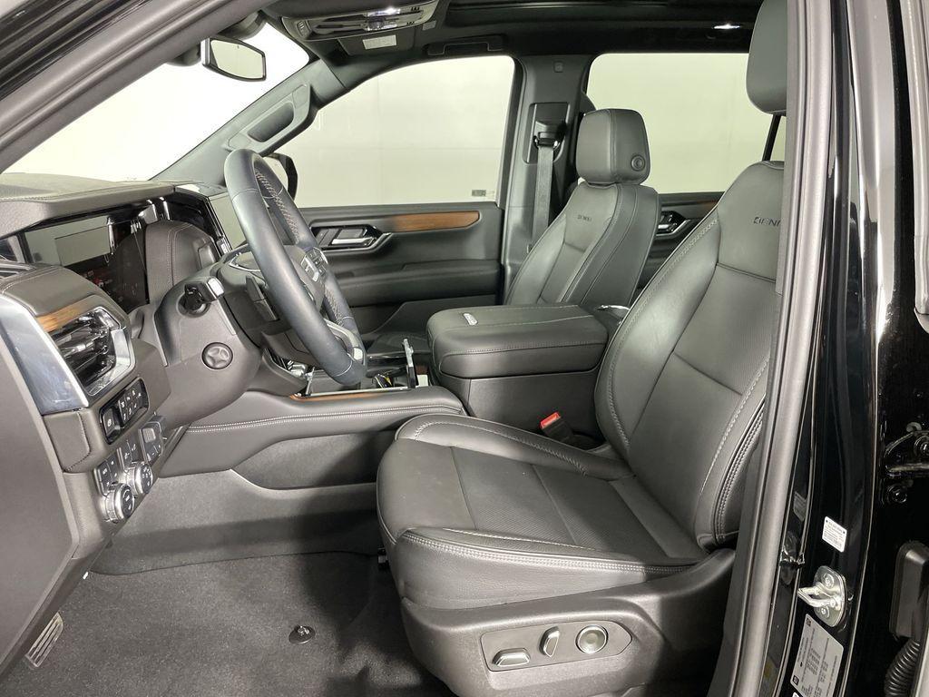 used 2025 GMC Yukon XL car, priced at $91,962