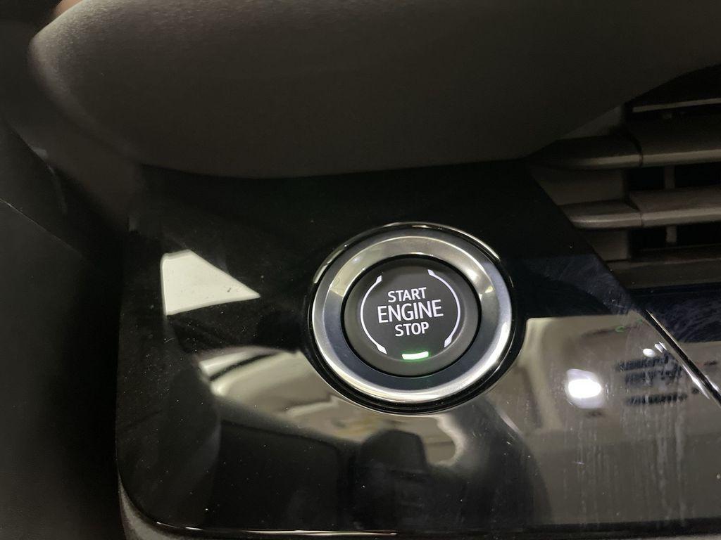 used 2025 Buick Envision car, priced at $37,386
