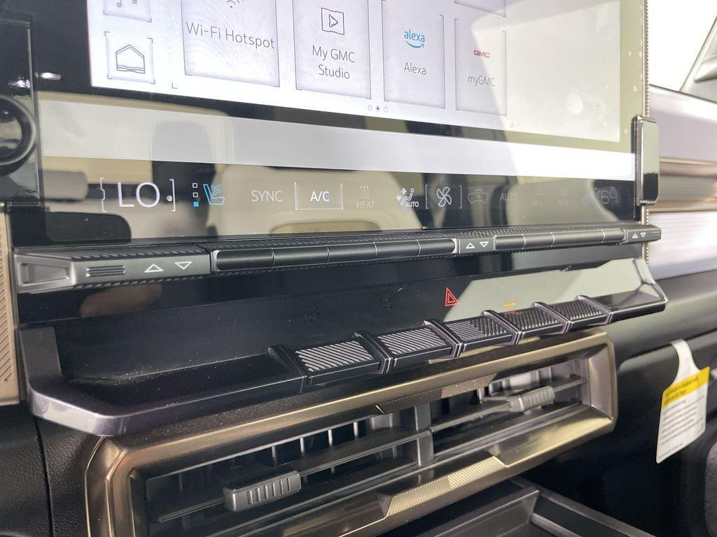 new 2025 GMC HUMMER EV Pickup car, priced at $99,640