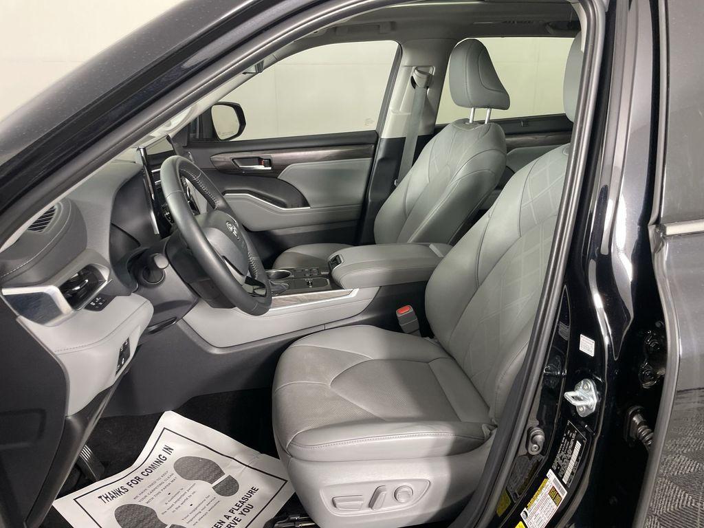 used 2024 Toyota Highlander Hybrid car, priced at $49,700