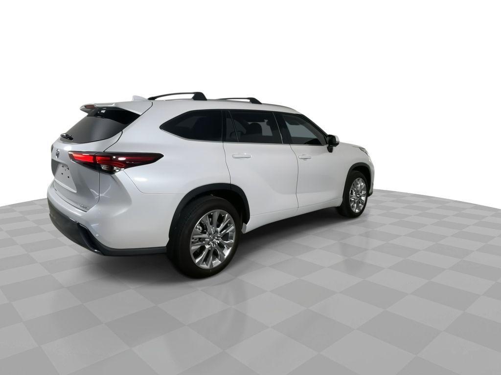 used 2024 Toyota Highlander car, priced at $47,072