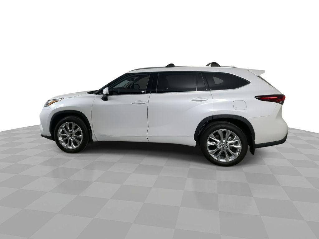 used 2024 Toyota Highlander car, priced at $47,072
