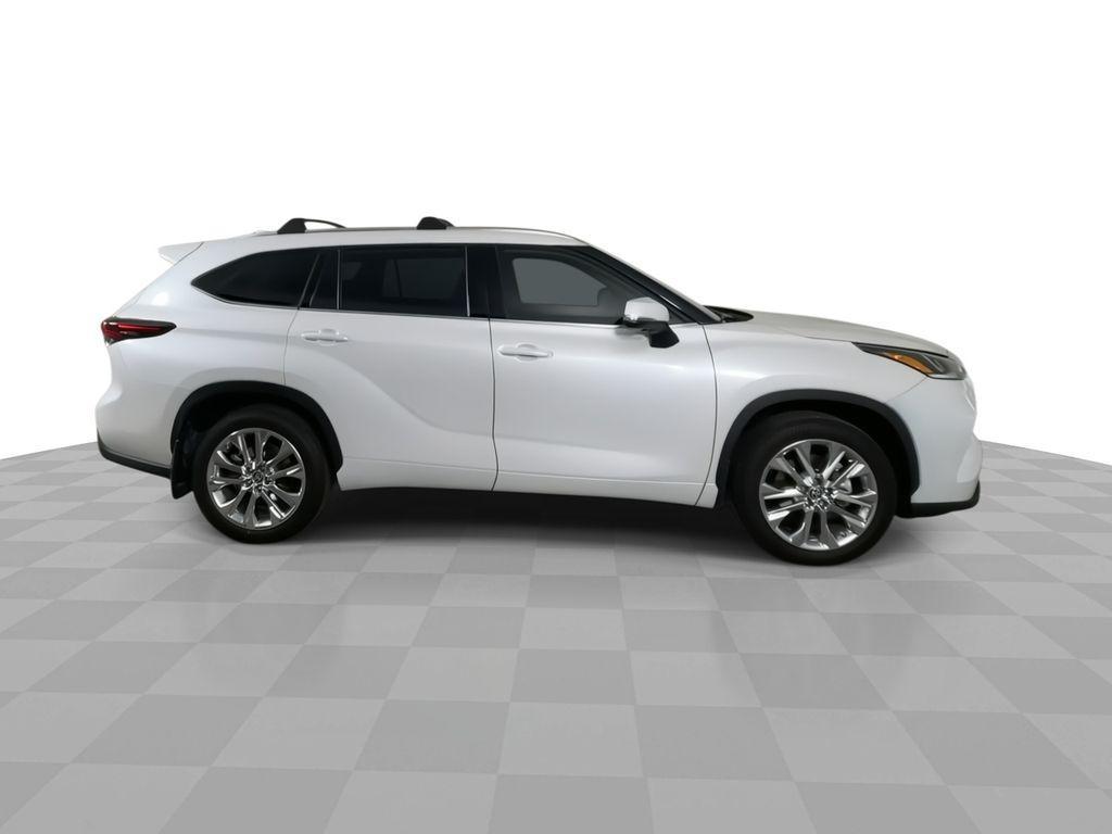 used 2024 Toyota Highlander car, priced at $47,072