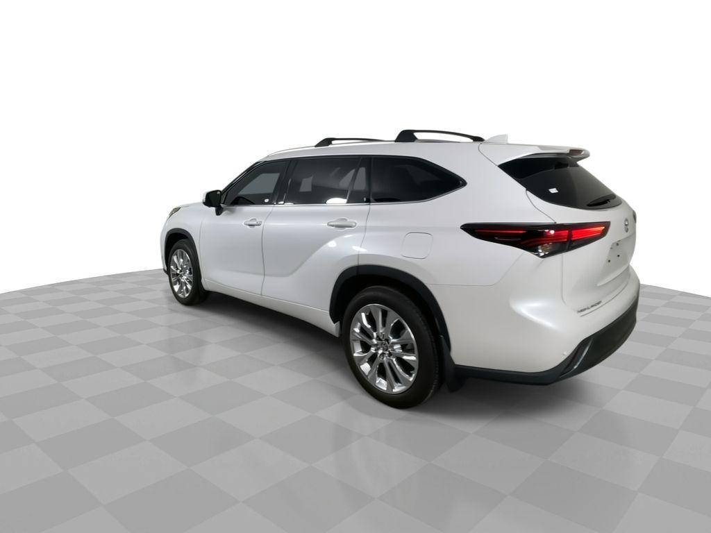 used 2024 Toyota Highlander car, priced at $47,072