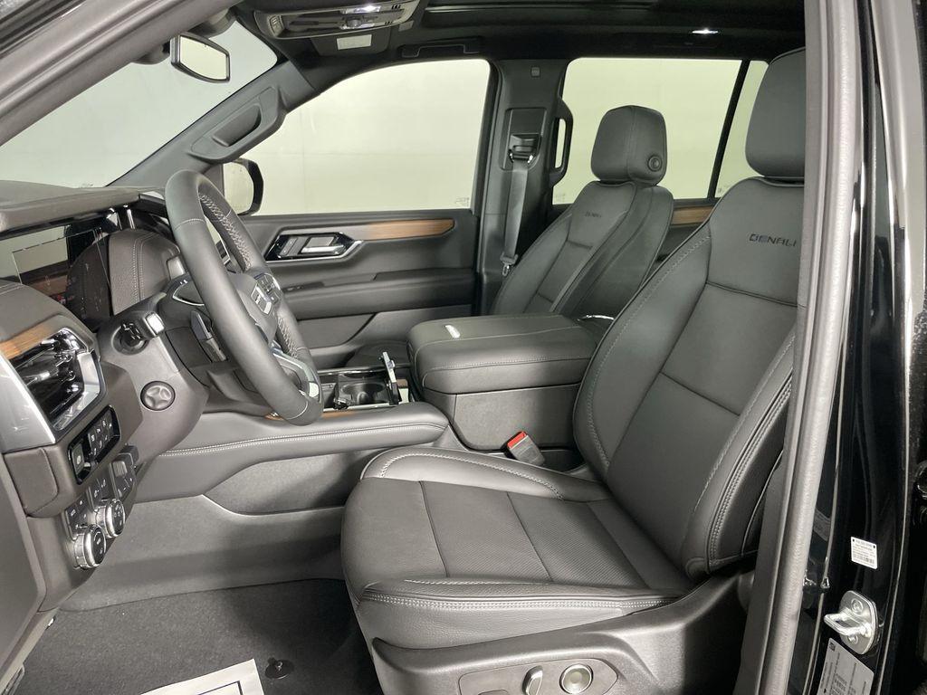 used 2025 GMC Yukon car, priced at $86,905