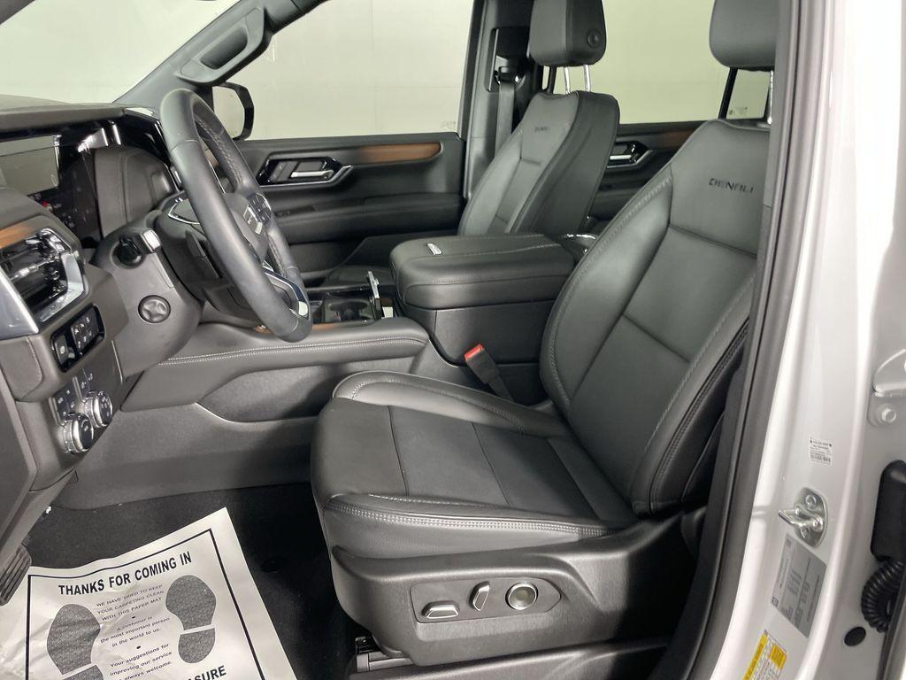 used 2025 GMC Yukon XL car, priced at $88,935