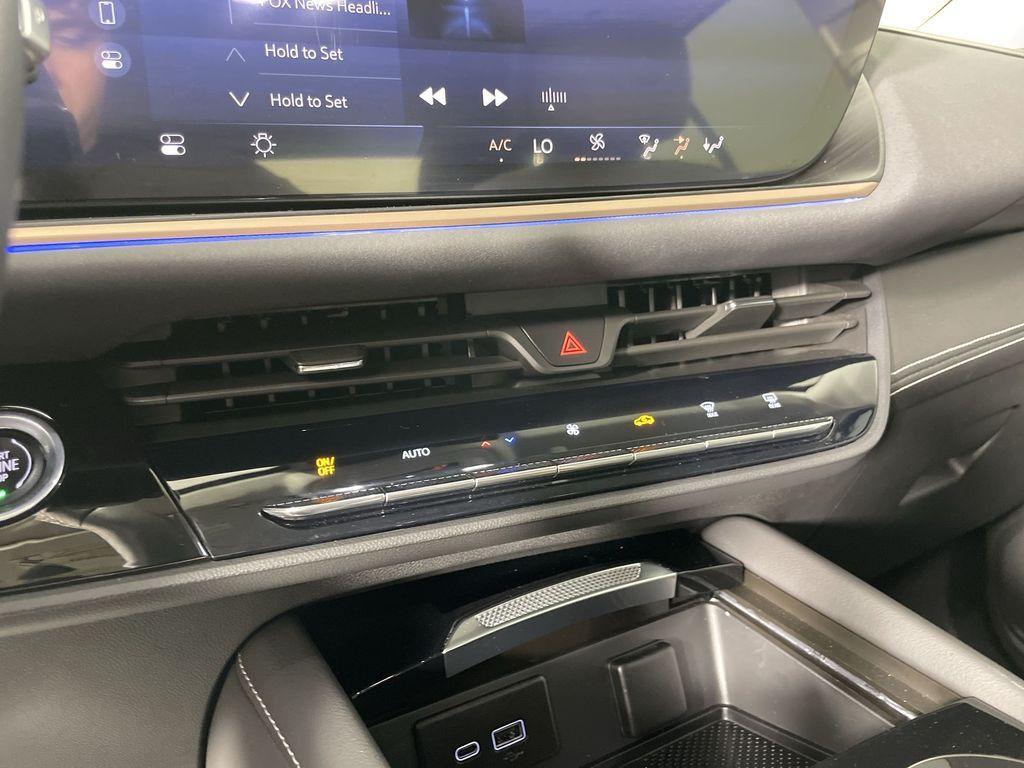 used 2025 Buick Envision car, priced at $34,425