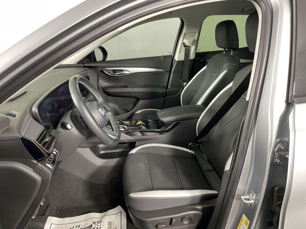 used 2025 Buick Envision car, priced at $34,425