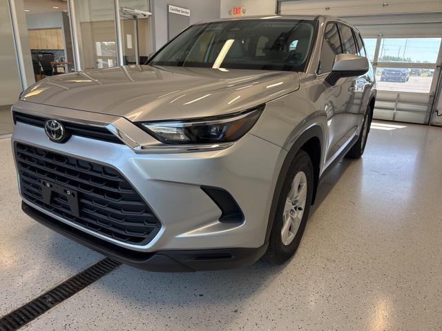 new 2025 Toyota Highlander car, priced at $43,039