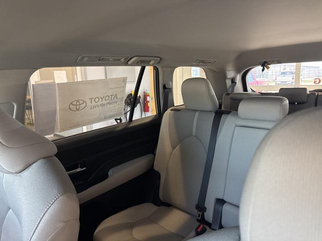 new 2025 Toyota Highlander car, priced at $43,039