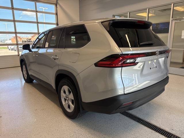 new 2025 Toyota Highlander car, priced at $43,039