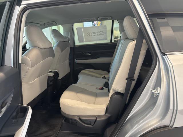 new 2025 Toyota Highlander car, priced at $43,039