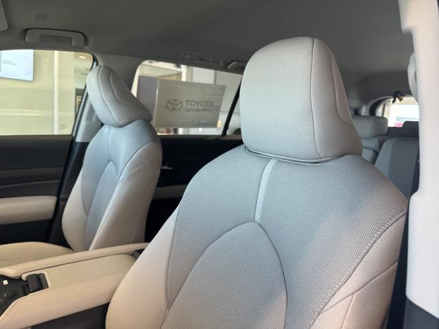 new 2025 Toyota Highlander car, priced at $43,039