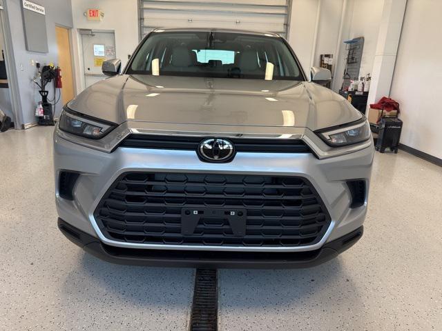 new 2025 Toyota Highlander car, priced at $43,039