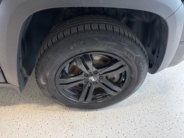 used 2020 Jeep Cherokee car, priced at $23,980