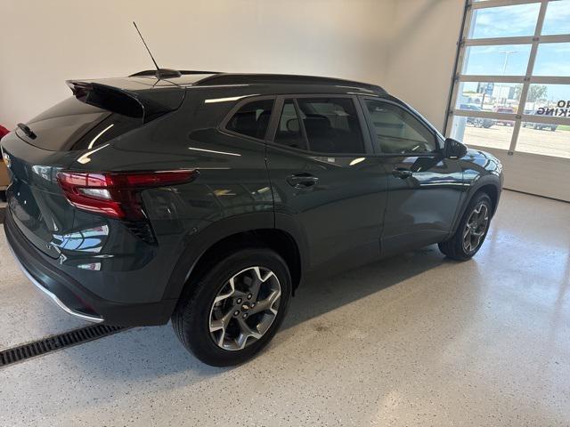 new 2025 Chevrolet Trax car