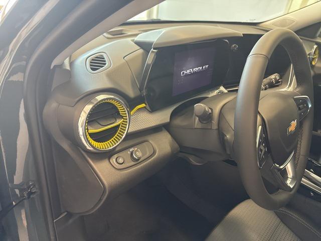 new 2025 Chevrolet Trax car
