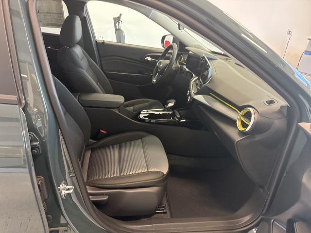 new 2025 Chevrolet Trax car
