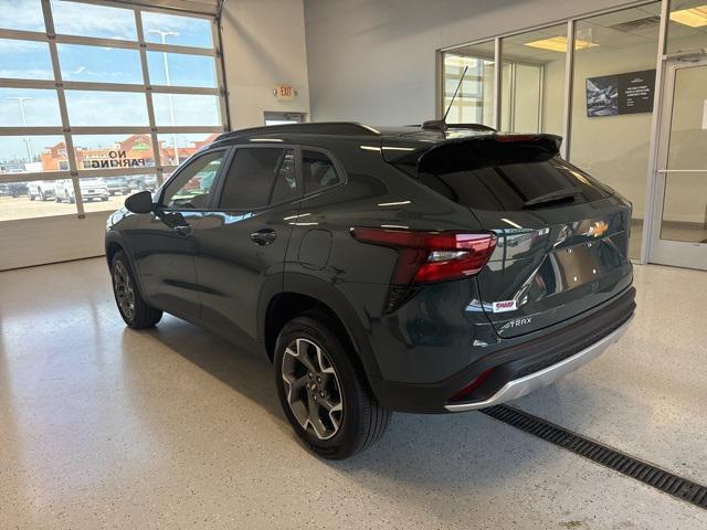 new 2025 Chevrolet Trax car