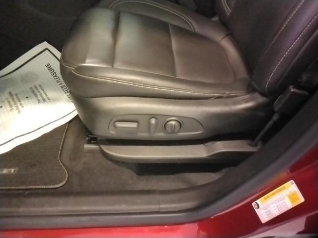 used 2023 Chevrolet Traverse car, priced at $36,880