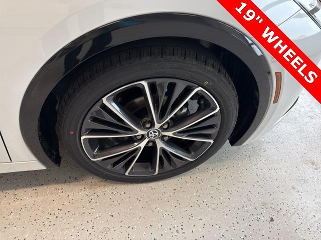 new 2025 Toyota Prius car, priced at $39,162