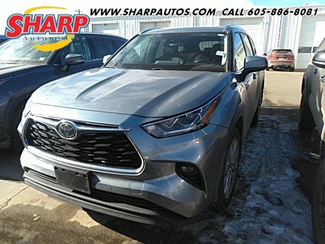 used 2021 Toyota Highlander car, priced at $33,998