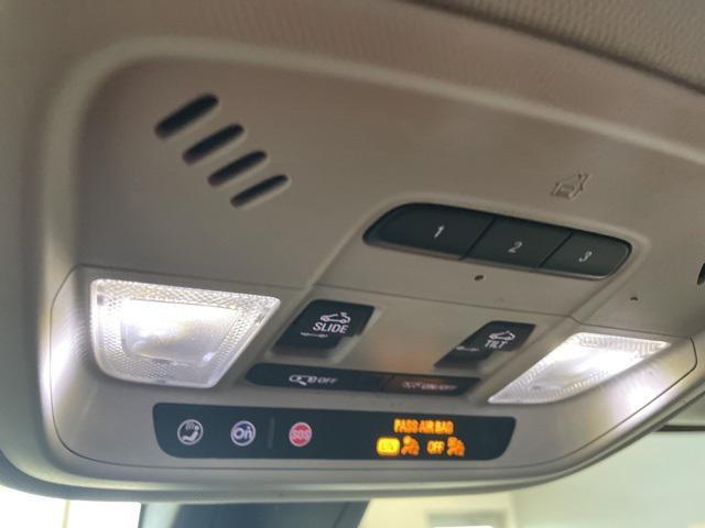 used 2021 Chevrolet Traverse car, priced at $27,887