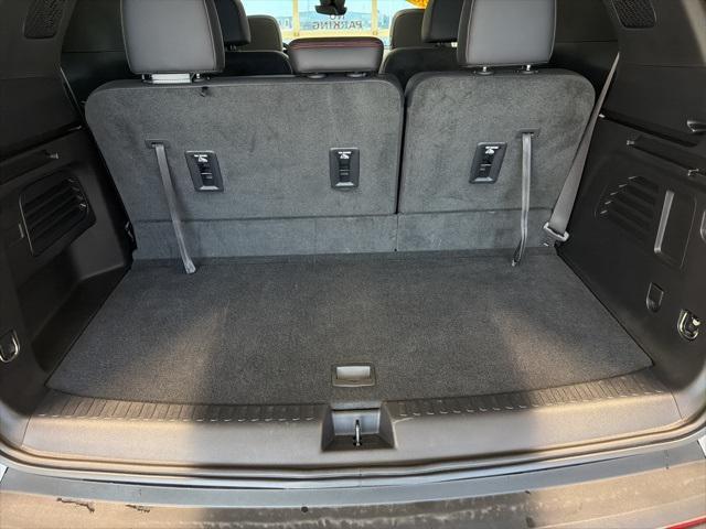 used 2024 Chevrolet Traverse car, priced at $44,990